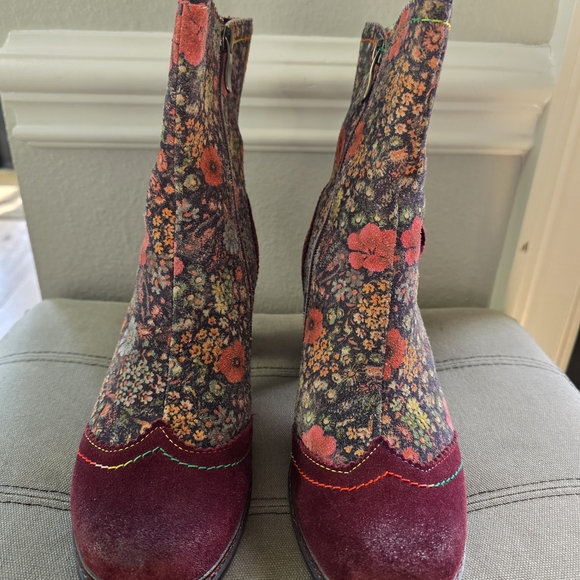 L'Artiste Simonetta Burgundy Floral Embroidered Heeled Boots - Picture 3 of 5